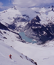 Carl Skoog descends the northwest face of the north ridge of Forbidden Peak in June 2003. © Lowell Skoog.