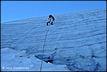 Jens Kluberrud leading ice on Johanessburg. Photo © Loren Campbell