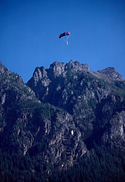 Michael Koerner flies Mount Si. © Scott Northey