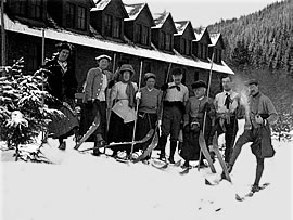 1909 Roberts party at Longmire. Milnor Roberts is second from right, Milnora Roberts is at left. Photo: University of Washington Libraries, Special Collections, UW9765.