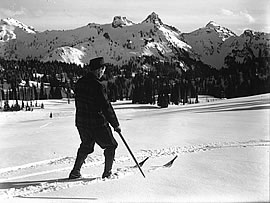 Early skier at Paradise.  University of Washington Libraries, Special Collections, Barnes 693.