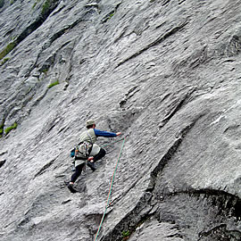 Zach Krup on pitch 12 just above the Balcony Bivy. Photo © David Whitelaw. 