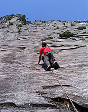 Chris Greyell putting up the 16th pitch. Photo ©David Whitelaw.