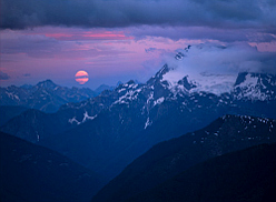 Moonrise with Jack Mountain.  Photo © Kevin Thurner.