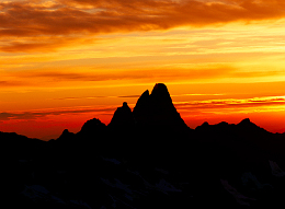 Sunset over Mount Slesse. Photo © Kevin Thurner.